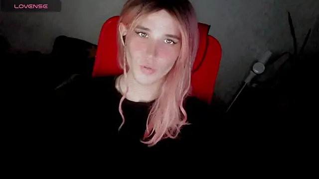 Snapshot of hellenspellman chatting on 10.12.25 hellenspellman online show from 10.12.25