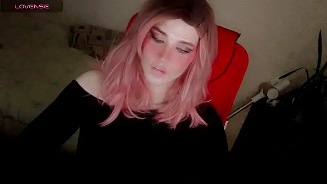 Snapshot of hellenspellman chatting on 11.18.25 hellenspellman online show from 11.18.25