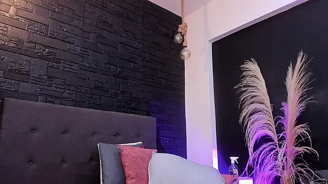 Snapshot of Maite_Smith_ chatting on 10.13.25 Maite Smith online show from 10.13.25