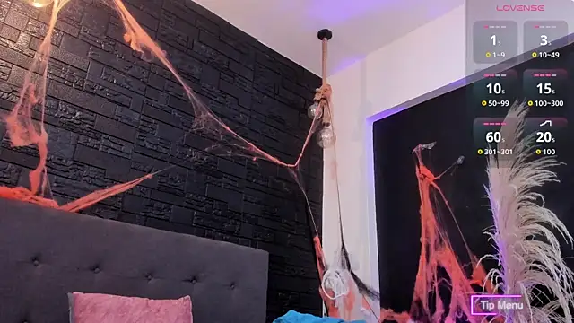 Snapshot of Maite_Smith_ chatting on 10.30.25 Maite Smith online show from 10.30.25