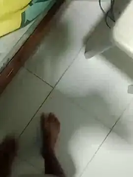 Snapshot of 464a-err chatting on 10.22.25 464a-err online show from 10.22.25