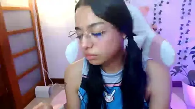 Snapshot of hellokitty__valery chatting on 06.12.26 hellokitty valery online show from 06.12.26