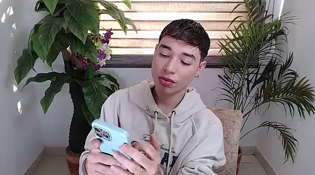 Snapshot of cod_dolll chatting on 03.22.25 cod dolll online show from 03.22.25