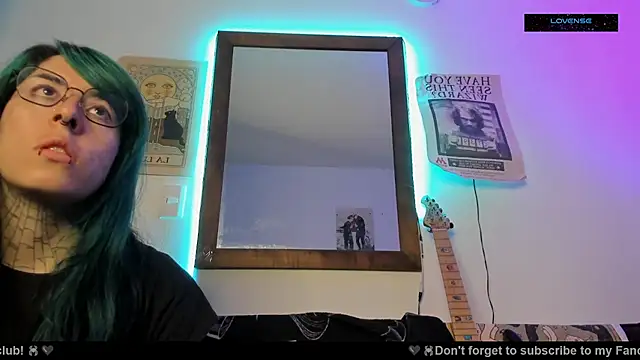 Hisato111 online show from 10.17.25