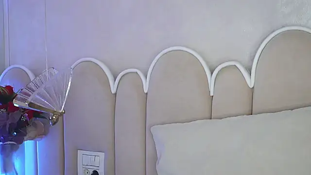 Alice Voss online show from 12.22.25