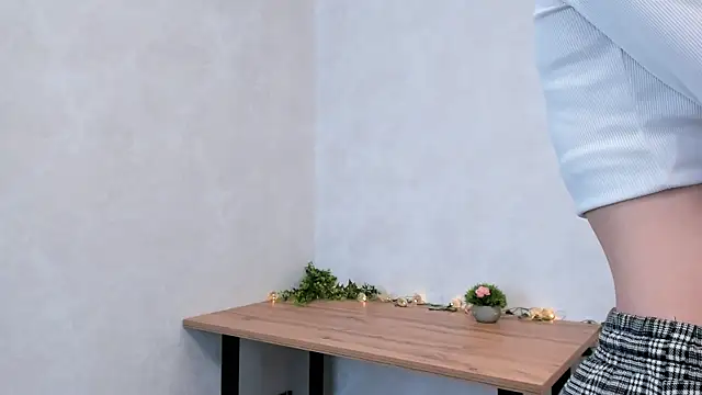 Snapshot of FloraEves chatting on 03.01.25 FloraEves online show from 03.01.25