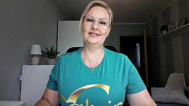 Snapshot of DianaLive chatting on 07.14.26 DianaLive online show from 07.14.26
