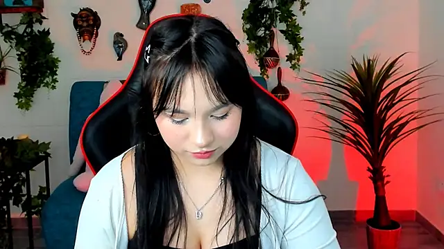 Snapshot of HanaWise chatting on 02.22.25 HanaWise online show from 02.22.25