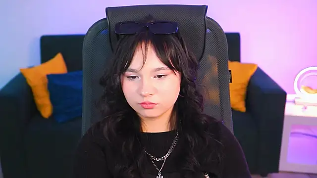 Snapshot of HanaWise chatting on 02.25.25 HanaWise online show from 02.25.25