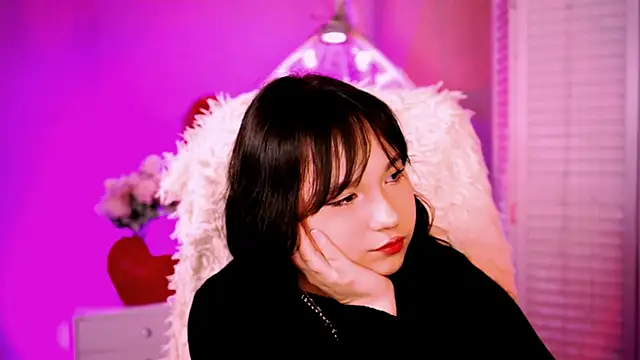 Snapshot of HanaWise chatting on 02.27.25 HanaWise online show from 02.27.25