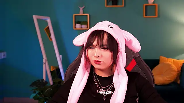 Snapshot of HanaWise chatting on 03.05.25 HanaWise online show from 03.05.25