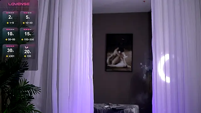 Snapshot of RobertaRosetti chatting on 09.29.25 RobertaRosetti online show from 09.29.25