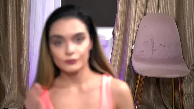 Snapshot of RobertaRosetti chatting on 11.21.25 RobertaRosetti online show from 11.21.25