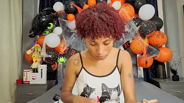 Snapshot of Effie_cooper chatting on 10.23.25 Effie cooper online show from 10.23.25