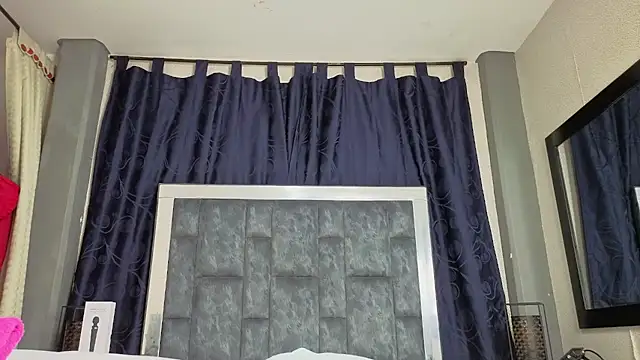 Snapshot of Effie_cooper chatting on 11.04.25 Effie cooper online show from 11.04.25