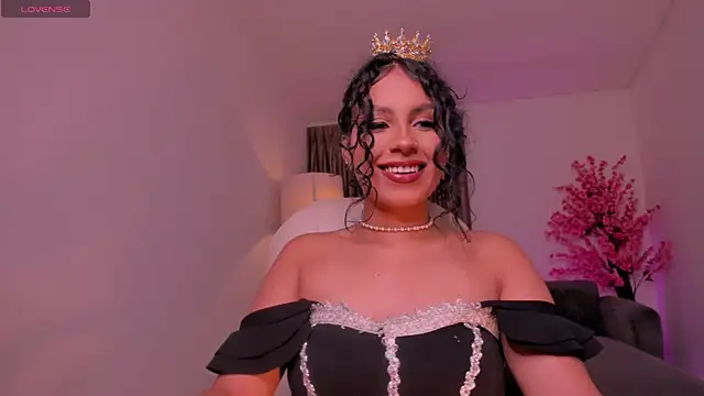 Snapshot of hannah_thomson_ chatting on 11.01.25 hannah thomson online show from 11.01.25