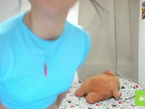 Snapshot of xoxo_kiitty chatting on 11.25.25 xoxo kiitty online show from 11.25.25