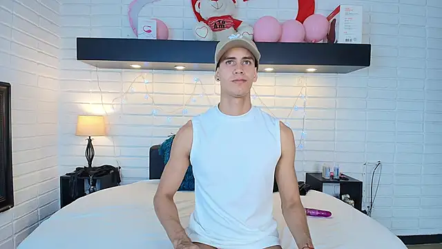 Maximiliano  Fire online show from 03.08.25