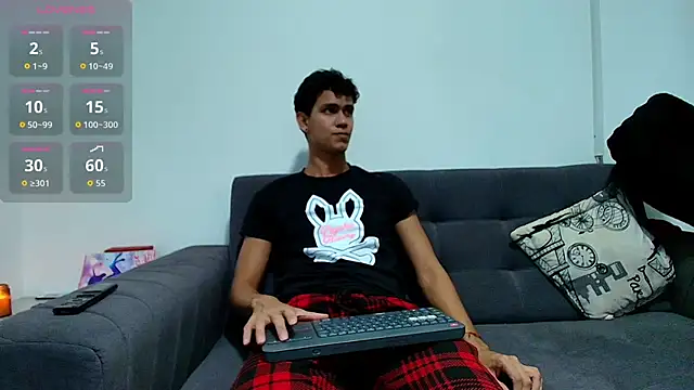 Snapshot of Maximiliano__Fire chatting on 04.21.26 Maximiliano Fire online show from 04.21.26