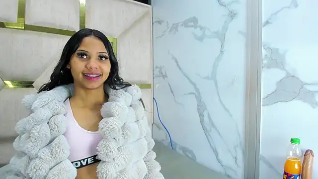 Snapshot of Kendall_6669 chatting on 11.04.25 Kendall 6669 online show from 11.04.25