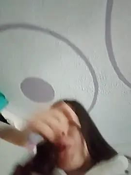 Snapshot of krolay16 chatting on 11.24.25 krolay16 online show from 11.24.25