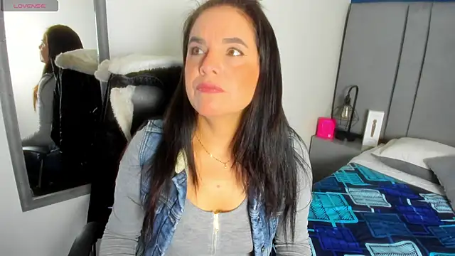 laura hotties online show from 02.02.26