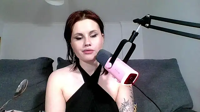 Della Ideal online show from 03.13.25