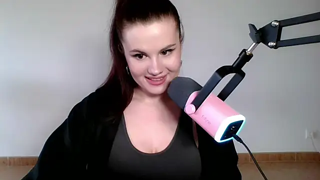 Della Ideal online show from 03.19.25