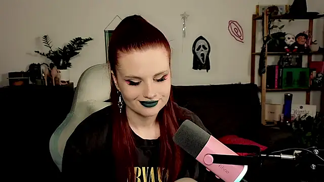 Della Ideal online show from 12.21.25