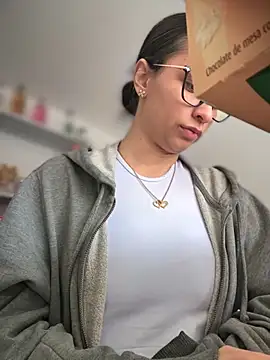 Snapshot of Soy_Sara7 chatting on 10.16.25 Soy Sara7 online show from 10.16.25