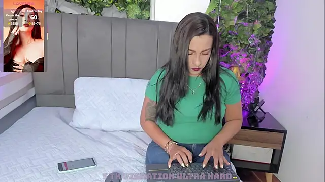 Bella williamss  online show from 10.07.25