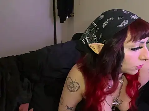 Snapshot of ChrryFoxx chatting on 03.12.25 ChrryFoxx online show from 03.12.25