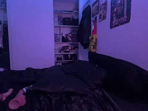 Snapshot of ChrryFoxx chatting on 03.22.25 ChrryFoxx online show from 03.22.25