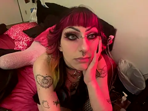 Snapshot of ChrryFoxx chatting on 10.14.25 ChrryFoxx online show from 10.14.25