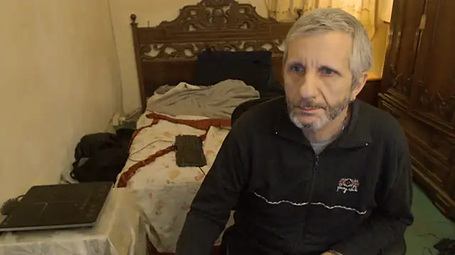 Snapshot of maxdaddy690 chatting on 12.22.25 maxdaddy690 online show from 12.22.25