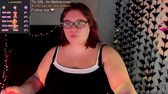 Snapshot of Lily_lu_one chatting on 10.12.25 Lily lu one online show from 10.12.25