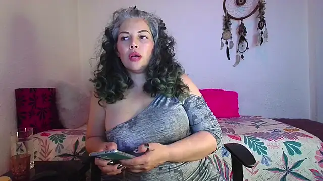 Snapshot of Victoria_Lover chatting on 12.20.25 Victoria Lover online show from 12.20.25