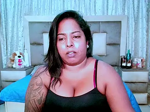 Snapshot of indiantopaz694u chatting on 03.10.25 indiantopaz694u online show from 03.10.25