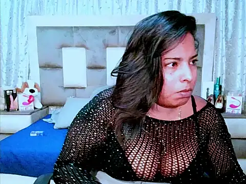 Snapshot of indiantopaz694u chatting on 03.15.25 indiantopaz694u online show from 03.15.25