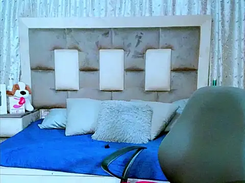 Snapshot of indiantopaz694u chatting on 03.15.25 indiantopaz694u online show from 03.15.25