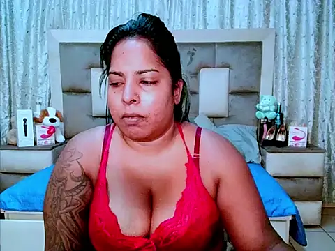 Snapshot of indiantopaz694u chatting on 03.19.25 indiantopaz694u online show from 03.19.25