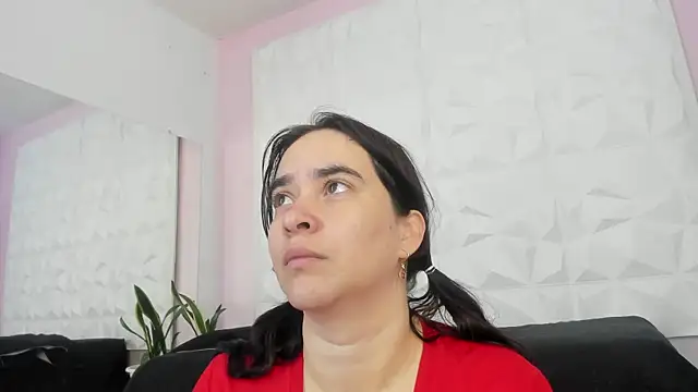 Snapshot of Valeriagomez_ chatting on 10.19.25 Valeriagomez online show from 10.19.25