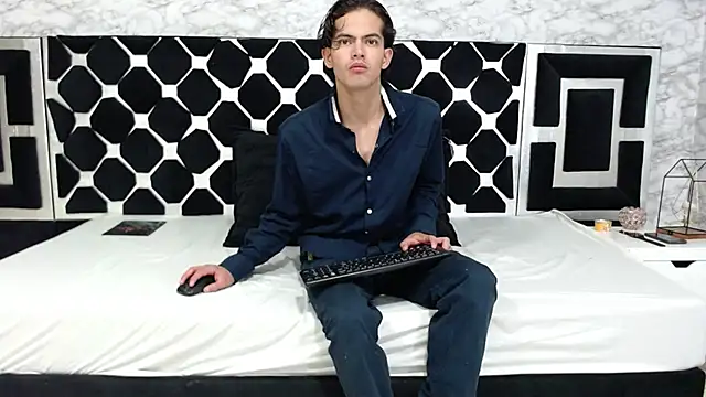 Snapshot of Maximoherrera_16 chatting on 02.27.25 Maximoherrera 16 online show from 02.27.25