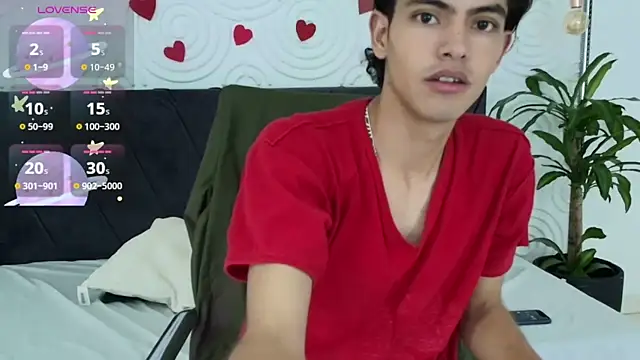 Snapshot of Maximoherrera_16 chatting on 05.13.26 Maximoherrera 16 online show from 05.13.26