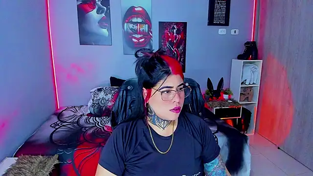 Snapshot of Veronika_metal chatting on 09.25.25 Veronika metal online show from 09.25.25