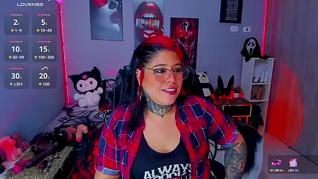 Snapshot of Veronika_metal chatting on 10.22.25 Veronika metal online show from 10.22.25