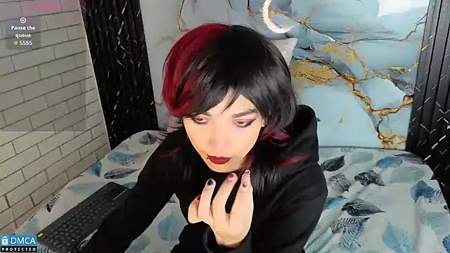 MaeveKuro online show from 10.31.25