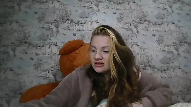 Eveline May online show from 10.23.25