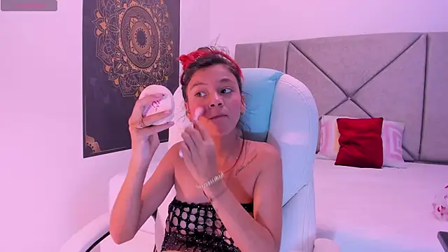 Snapshot of gime_lara chatting on 03.10.25 gime lara online show from 03.10.25