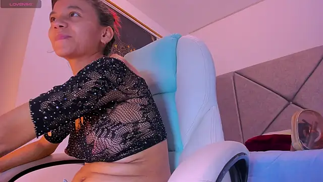 Snapshot of gime_lara chatting on 03.14.25 gime lara online show from 03.14.25